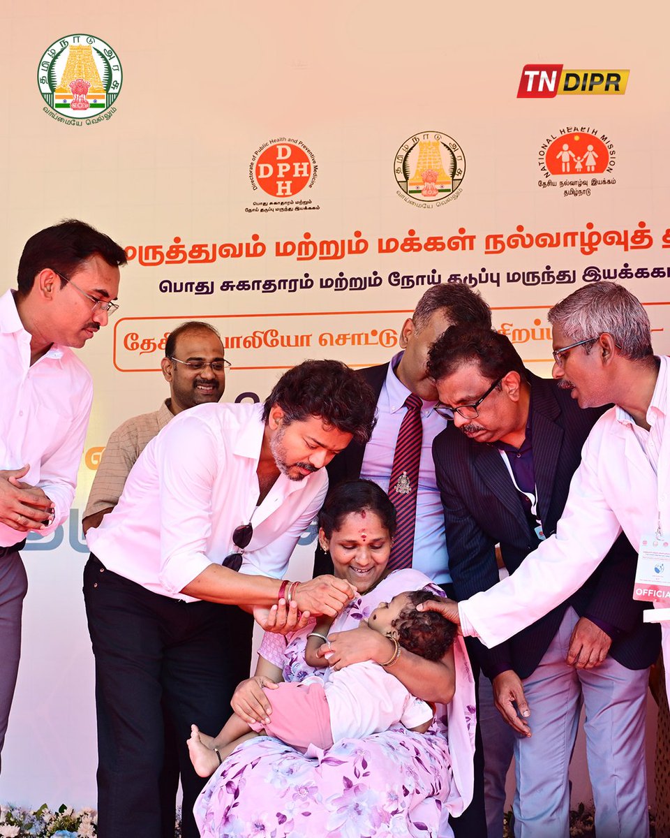 TNDIPRNEWS's tweet photo. மாண்புமிகு தமிழ்நாடு முதலமைச்சர் திரு.ச. ஜோசப் விஜய் அவர்கள் மருத்துவம் மற்றும் மக்கள் நல்வாழ்வுத் துறை சார்பில் சென்னை, பாலவாக்கம், அரசு ஆதிதிராவிடர் நல உயர்நிலைப் பள்ளியில் நடைபெற்ற தேசிய போலியோ சொட்டு மருந்து சிறப்பு முகாமில் குழந்தைகளுக்கு சொட்டு மருந்து வழங்கினார்.

#CMJosephVijay | #TNDIPR | @TVKVijayHQ | @arunraajkg | @imrajmohan |