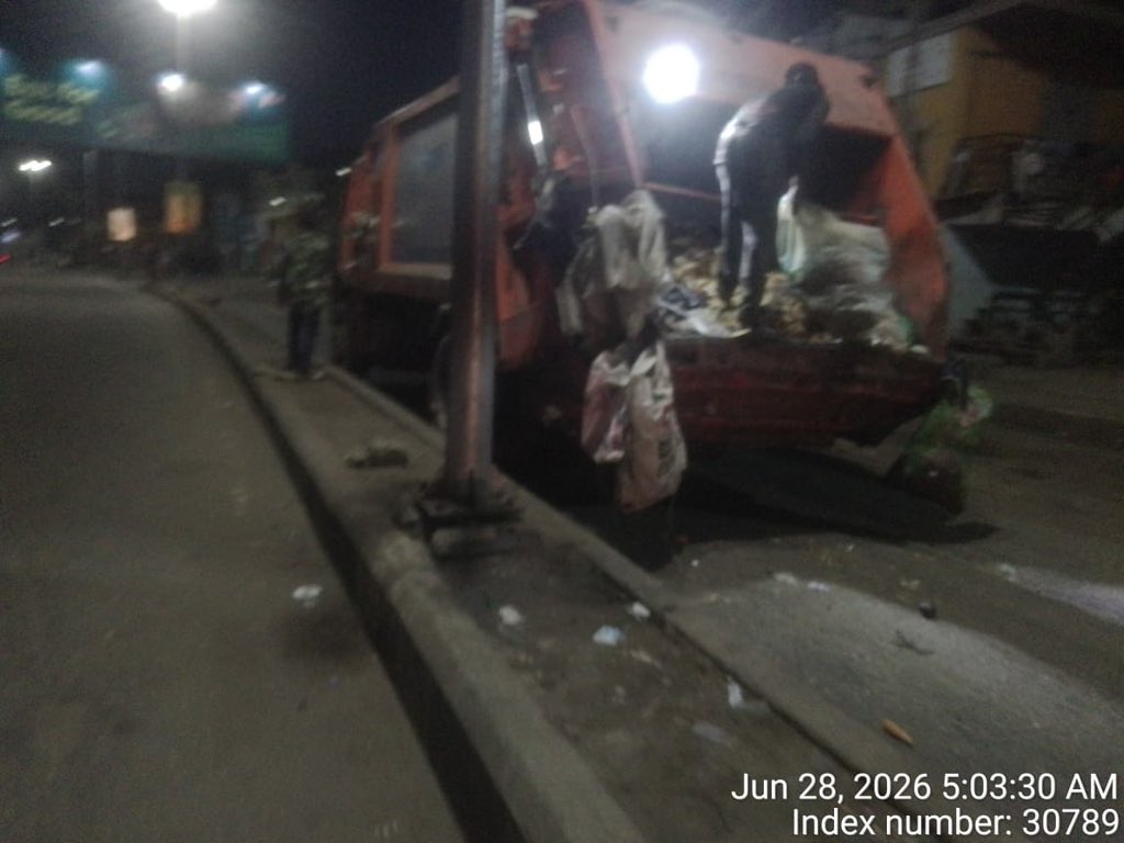 tokunbo_wahab's tweet photo. The LAWMA Intervention Team continued its overnight cleanup and waste evacuation exercise across strategic locations in Lagos State, covering Ikeja Along Beside Bridge, FAAN Shopping Complex, National Bus Stop (opposite Conoil, Ikeja), Mangoro Bus Stop, Shonaya, Mangoro Canal, Cement, Dopemu Bus Stop, Pako Bus Stop, Adealu BRT Bus Stop, Araromi Bus Stop, the Iyana Ipaja BRT Lane median, Ile Epo Fence, Oja Oba Bus Stop, and other parts of the state.

The exercise forms part of LAWMA’s sustained efforts to maintain a cleaner, healthier, and more environmentally sustainable Lagos through continuous waste clearance operations across the metropolis.

#CleanerLagos