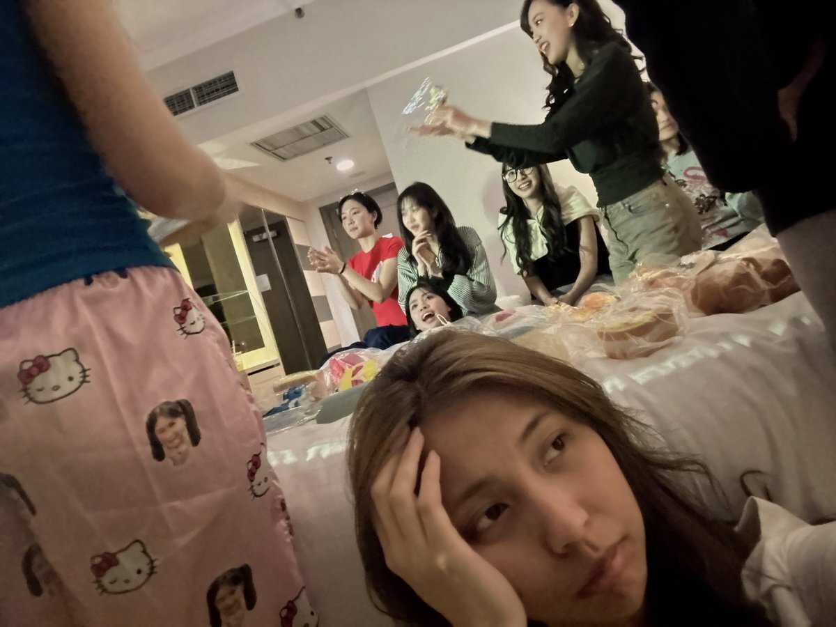 starfess's tweet photo. -star WHO'S IN KPOP???? 🤣 https://t.co/RAotKwonPv
