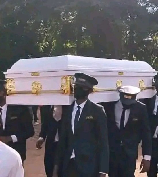IgboHistoFacts's tweet photo. Two years ago today, Mr Ibu was laid to rest in his hometown of Amurri Nkanu, Enugu State. 🕊️🖤 https://t.co/xir2RAypnz