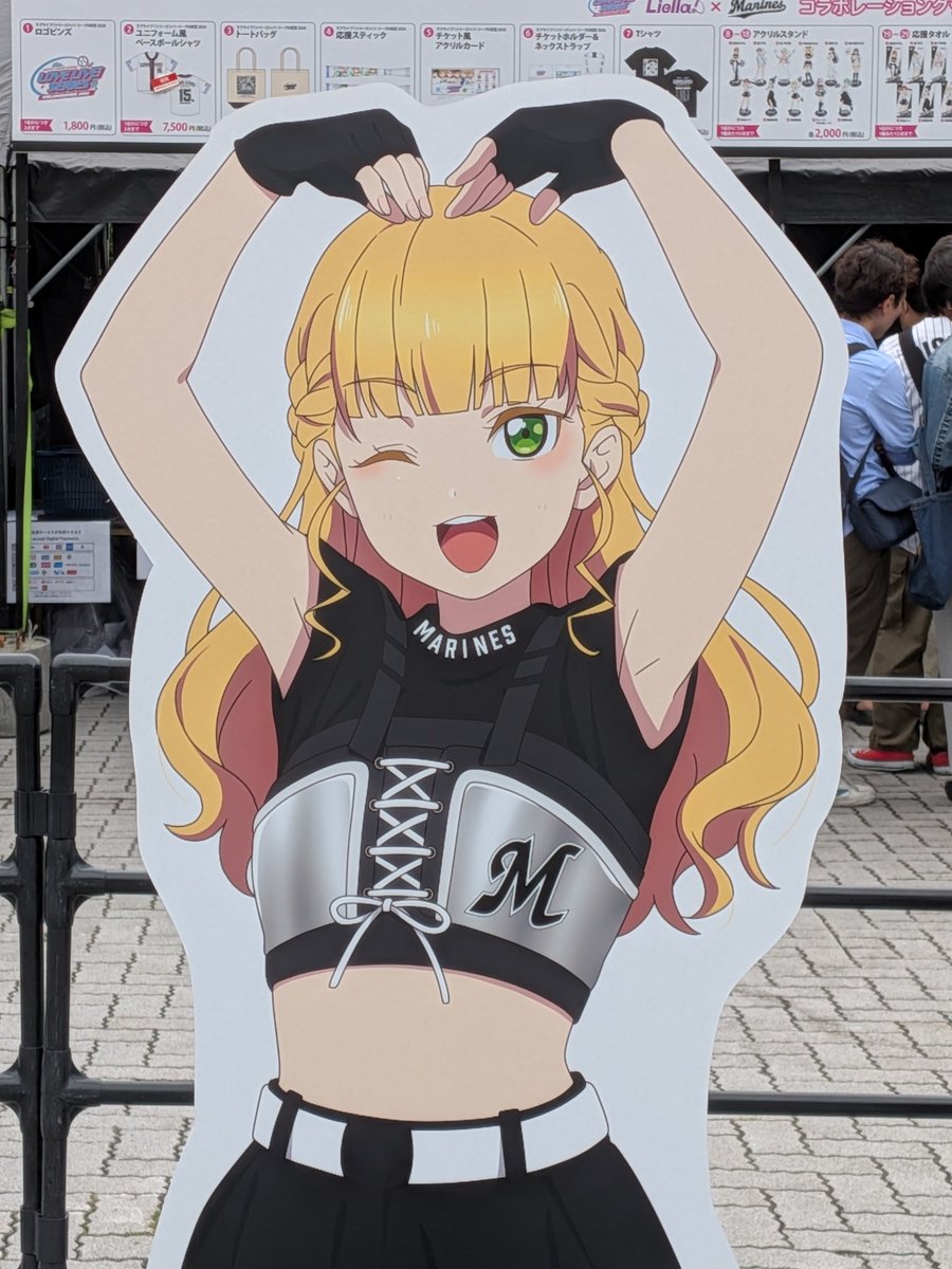bc_sc35sbb's tweet photo. ZOZOマリンスタジアムにやきうを見に来たらよく知りませんがかわいい女の子がいました🥰🥰 https://t.co/zOL9Zah0Xc