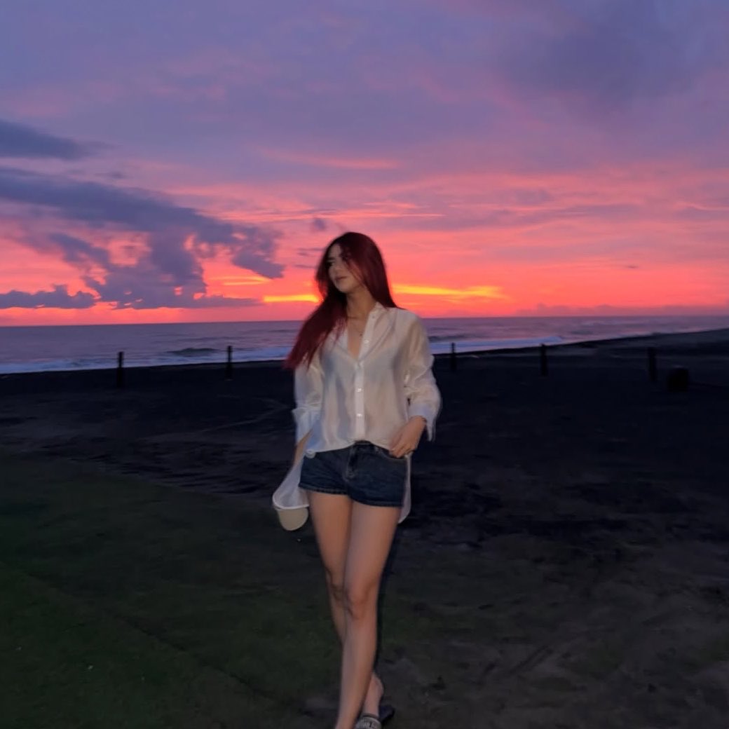 mkhschae's tweet photo. my girl is simply stunning and living her best life https://t.co/j7GH1gVyyM