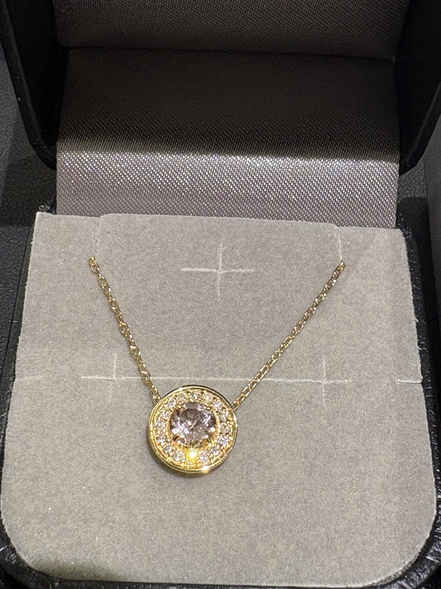 nikoniko0997's tweet photo. ジュエリーツツミで購入したモルガナイトネックレス
ネットには掲載されてなかったけどk18取り巻きダイヤで6.5万と謎にお安かった😆 https://t.co/YRu6qzAACl