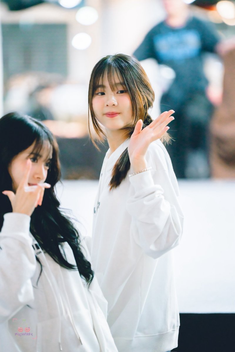 aof_slur's tweet photo. รอที่จะได้เจอ

🤍🍵
#MichaBNK48
#BNK48 https://t.co/yWpIwCPVxJ
