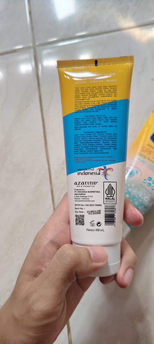 pangeranarry's tweet photo. @hrdbacot #Lapakcot izin mincot mau jual vaseline &amp; azarine body sunscreen ini, masih segel, dijual karena ga cocok. lok jkt. vaseline 60k azarine 50k aja, thanks mincot https://t.co/Egoe5N0Rwb