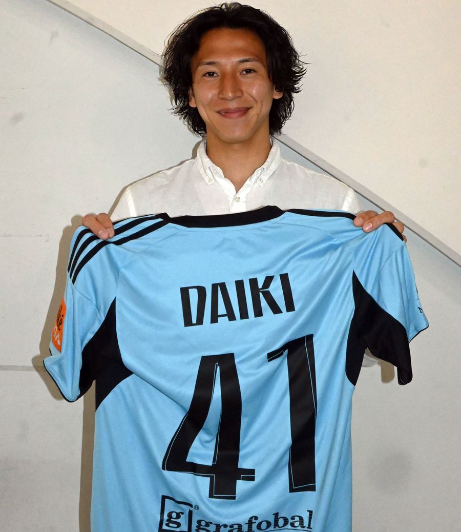 nishispo_avispa's tweet photo. 「毎日ヒリヒリする日々」　

海外挑戦中のMF松岡大起選手が充実の半年間を振り返る　

異例のサイン会に込めた思いも

▼記事はこちら▼ #avispa
https://t.co/bKKXoa3xef https://t.co/zcT7GQxdzW