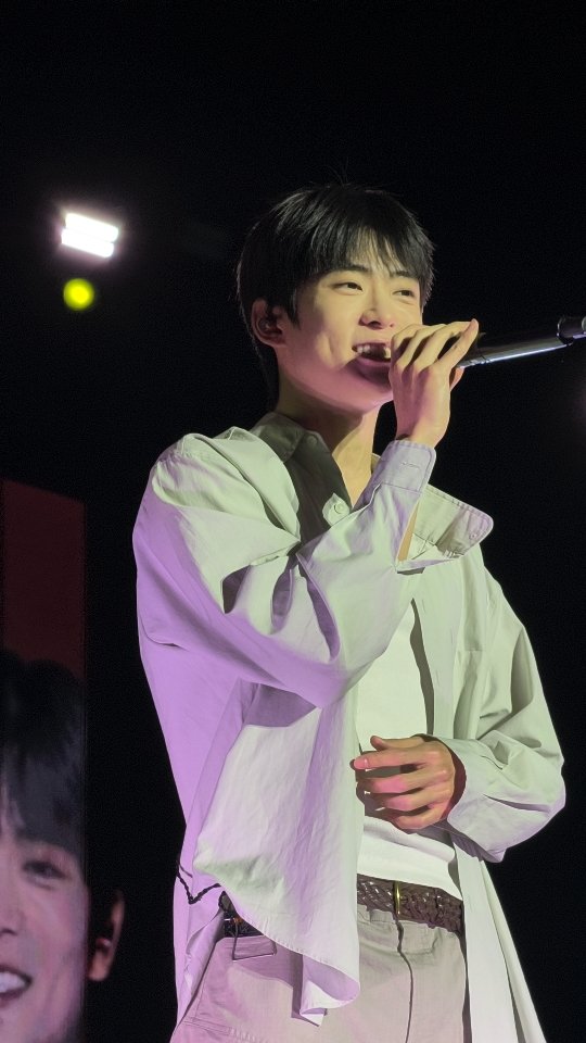 goodxgale's tweet photo. แจฮยอนเหมือนแมวมาก น่ารักอะอ้วม

#JAEHYUN_MONO #JAEHYUN
#JAEHYUN_MONO_BANGKOK https://t.co/EKctEtbzzg