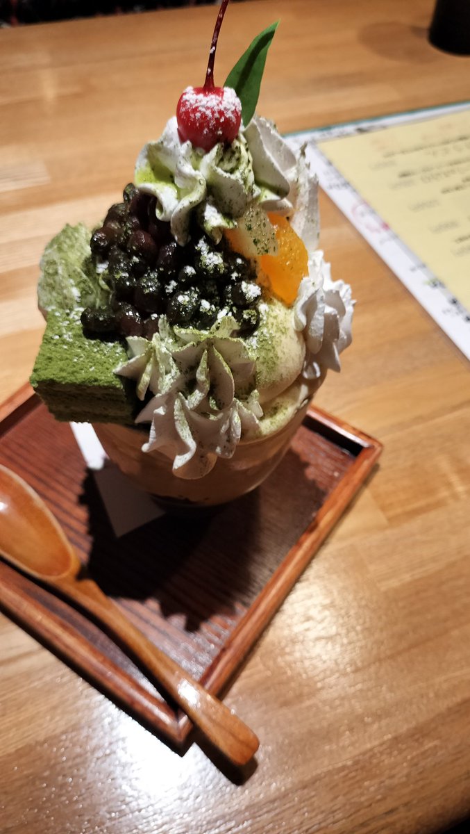 bane_yasu's tweet photo. 雨だからカフェでまったり。
抹茶パフェ https://t.co/48C7vPwOCG