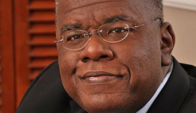 doKHUments's tweet photo. @News24 It's nothing new from Jonathan Jansen. We expect him to call black people marching, "Thugs"
He sided with white students who were humiliating and abusing black campus workers.
He was against the #FeesMustFall protests and was harsh on those students who were marching. https://t.co/QXchpy1TLo