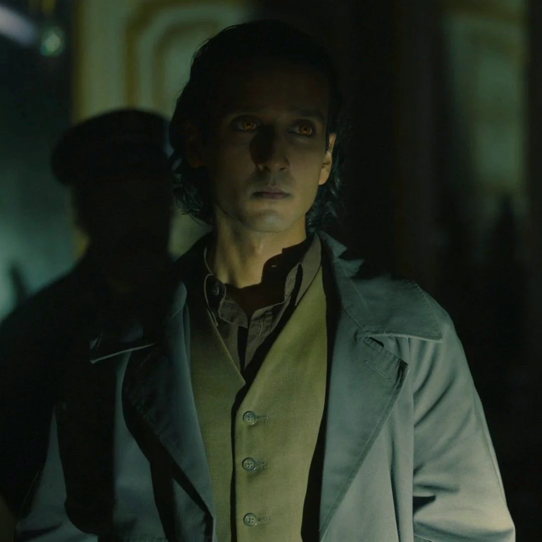 coveysdove's tweet photo. #tvlspoilers 

i love how they gave armand similar outfits to the ones in previous seasons in regard to colours and silhouette. underlines how he is a character that cannot move on. https://t.co/nth9H0kzTM