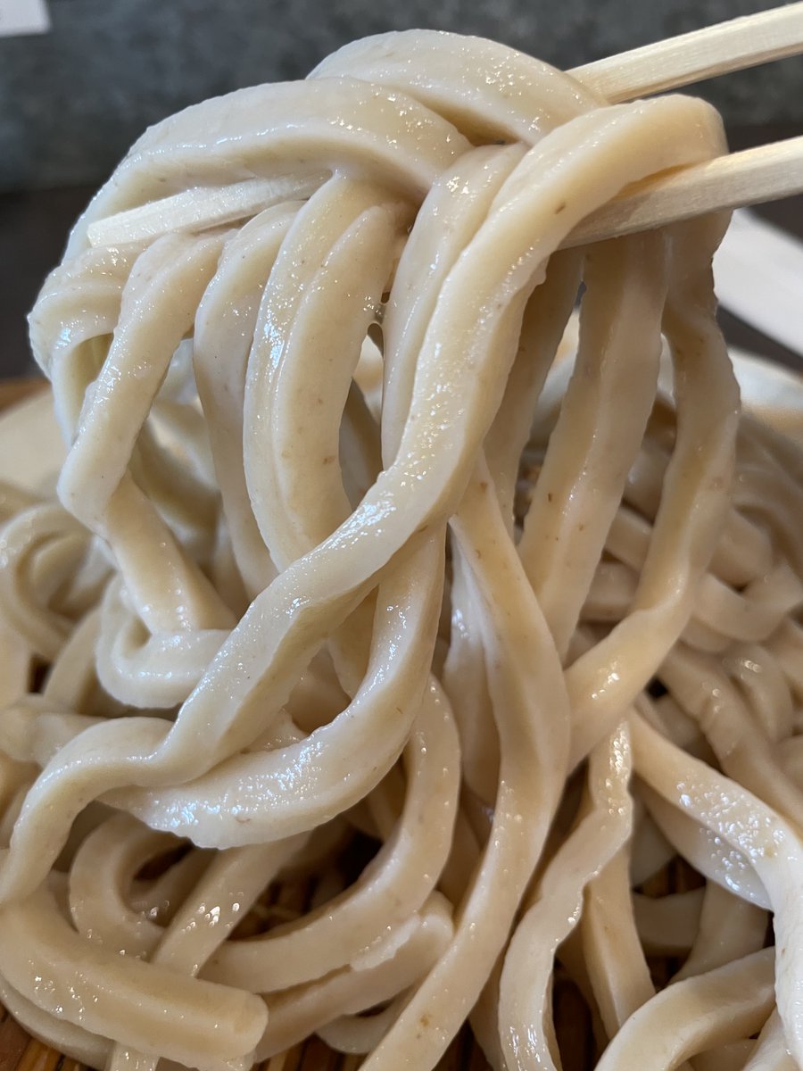 23ND23DP's tweet photo. 武蔵野うどん澤村@埼玉県戸田市

肉汁うどん大525g+かき揚げ

初訪問🔰
以前たくまるさんが🍜訪問されていたので代わりに”うどん”を求めて🤭

三芳方面でいただく武蔵野より麺は柔らかな印象で汁と麺の絡みは少
出汁感優しめで肉の旨味が溶け込み👍

特700gにしておけば良かった😇

ご馳走様でした🙇‍♂️ https://t.co/LuBzmH0ows