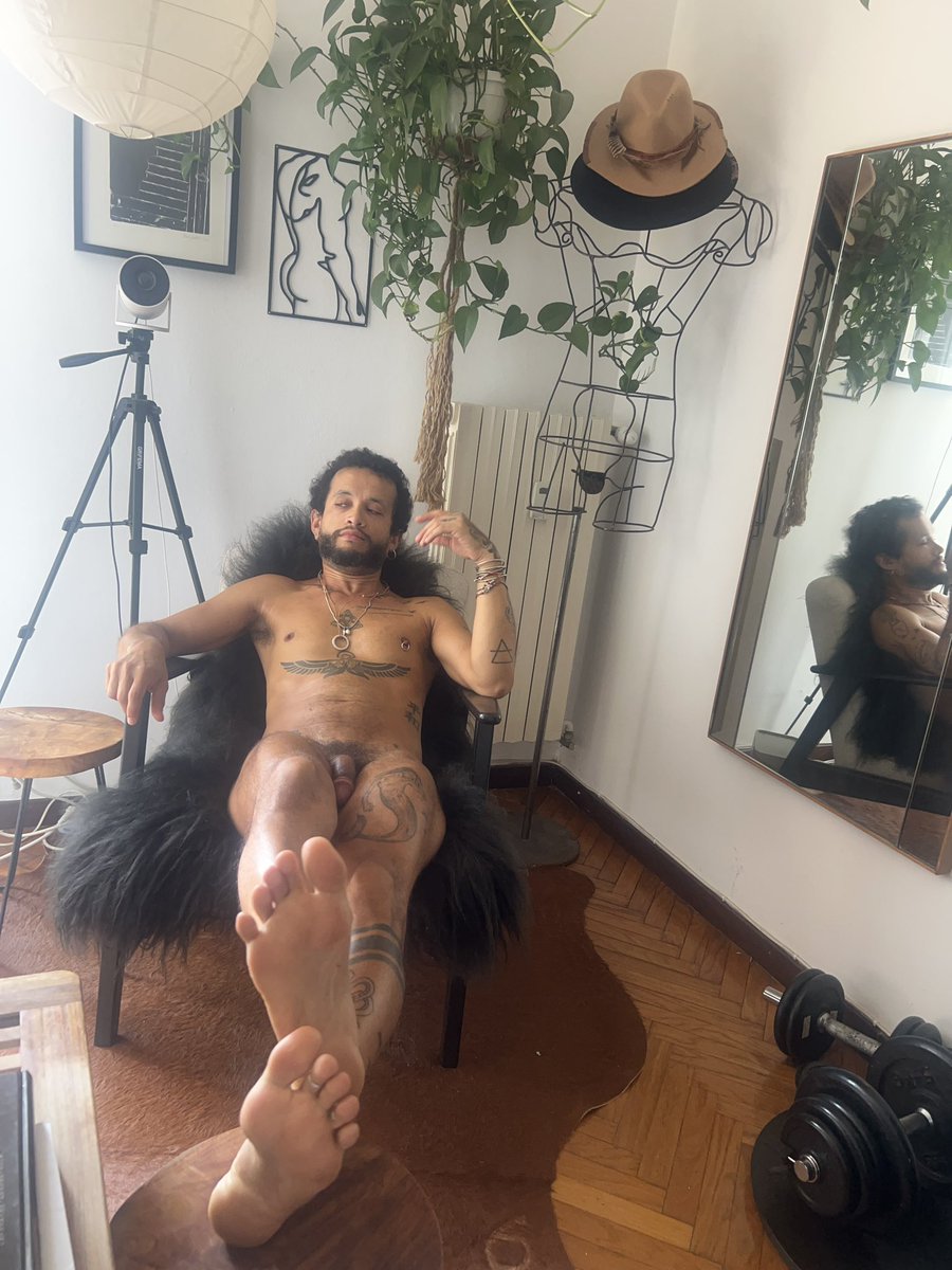 RP4084's tweet photo. 🙌🏽🏳️‍⚧️🏳️‍🌈 proud naked 🙌🏽✌🏽🤍 https://t.co/gHkmjcyo2i