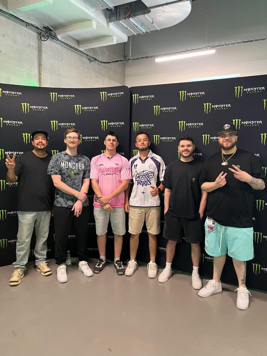 FeloStache's tweet photo. @scump  💪🫡 https://t.co/uNZzSGDsJg