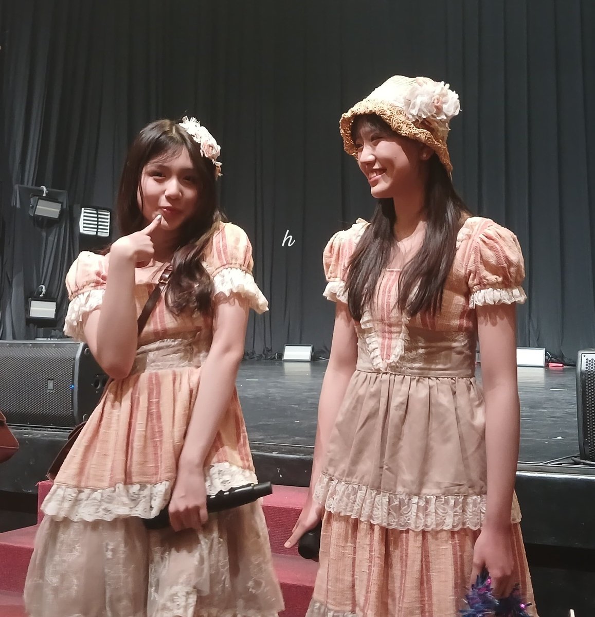 halhwmm's tweet photo. lupa kalo ada ni foto
lucu banget sih adek kakak ini🤏🏻 @Michie_JKT48 @Gracie_JKT48 https://t.co/euJkCjs0FE