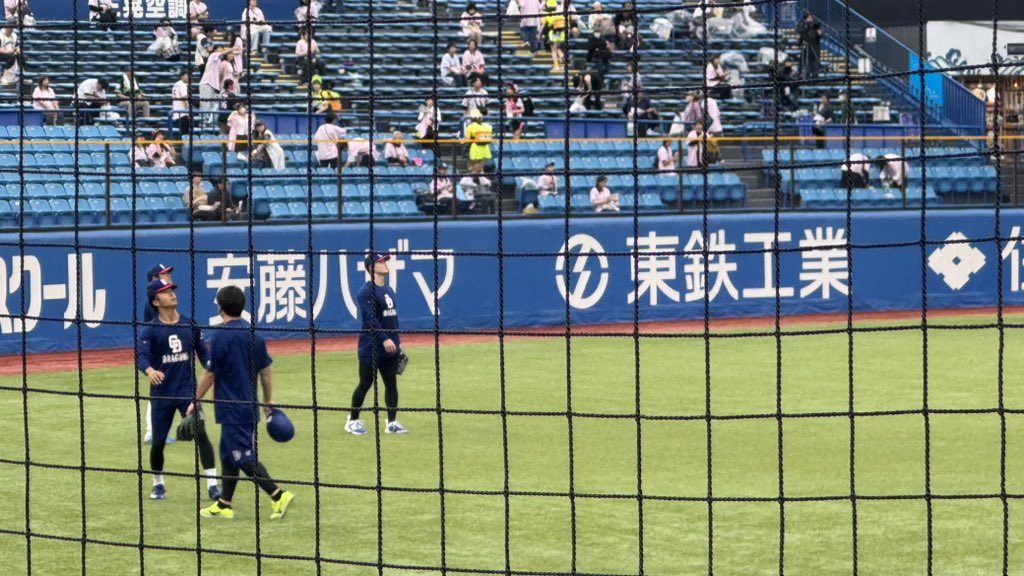 IfI_wings04's tweet photo. 今日はここから
初めてのブルペンシート
神宮は応援席以外座ったことないから楽しみ https://t.co/MEVFLvbEhN