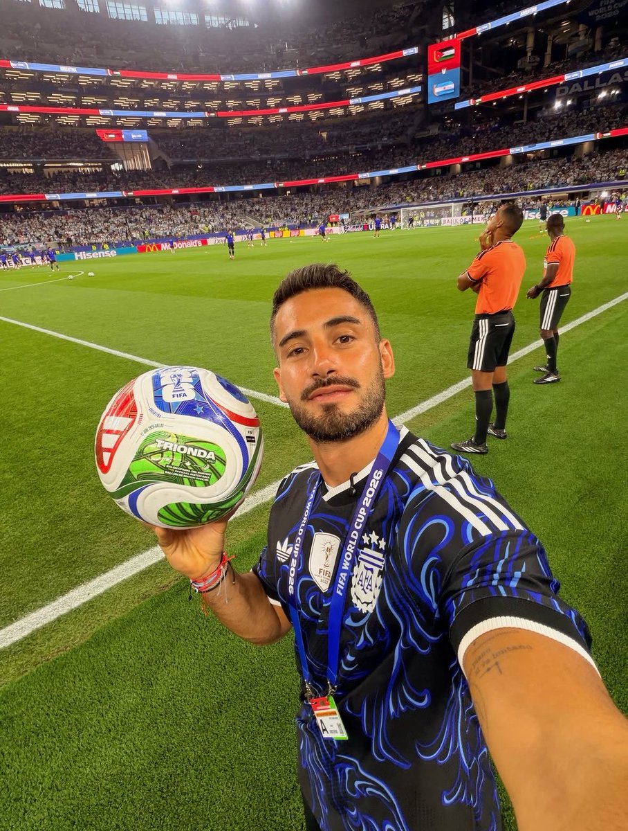 occhiaminofcial's tweet photo. imagínate estar intentando que cancelen a nico occhiato y a LUZU inventando boludeces mientras el tipo está cubriendo el mundial y entrando la pelota en el partido de argentina… 😮‍💨 https://t.co/07SxBPN7mg