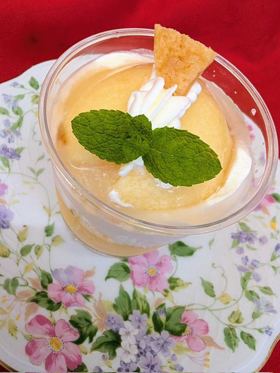 hirosecake's tweet photo. これで、桃🍑ムースカップケーキ終わりです！ここからお客様来ないよ😱きてね〜22時まで営業❢お待ちしてしておりますm(__)m https://t.co/vPPbedTE7D