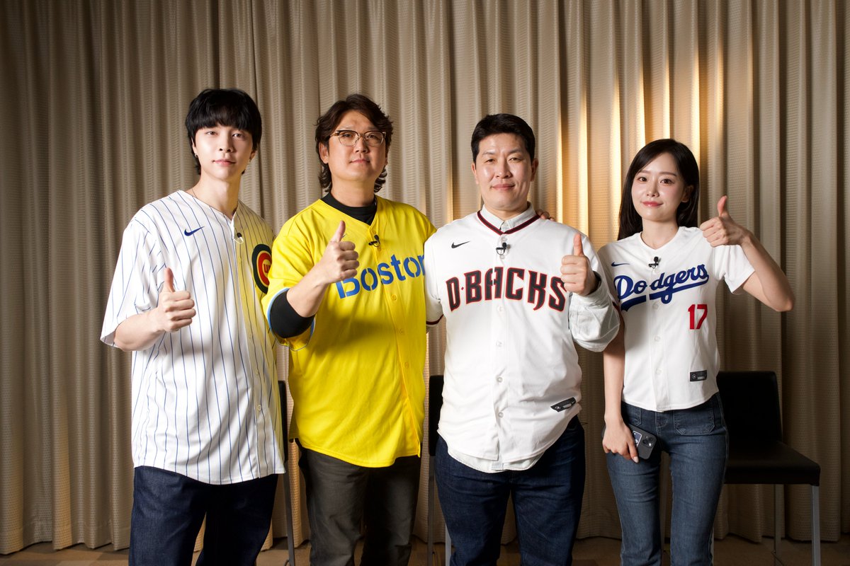 MLBKOR's tweet photo. NCT 쟈니와 솔로지옥 출연자, 그리고 MLB 레전드들의 만남 👀 @NCTsmtown

메리톡 최신 영상 보러가기 👉 https://t.co/50FpPELEiY

#MLB #MLBKOREA
#NCT127 #NCT #NCTJOHNNY https://t.co/hH7jsyb8Ge