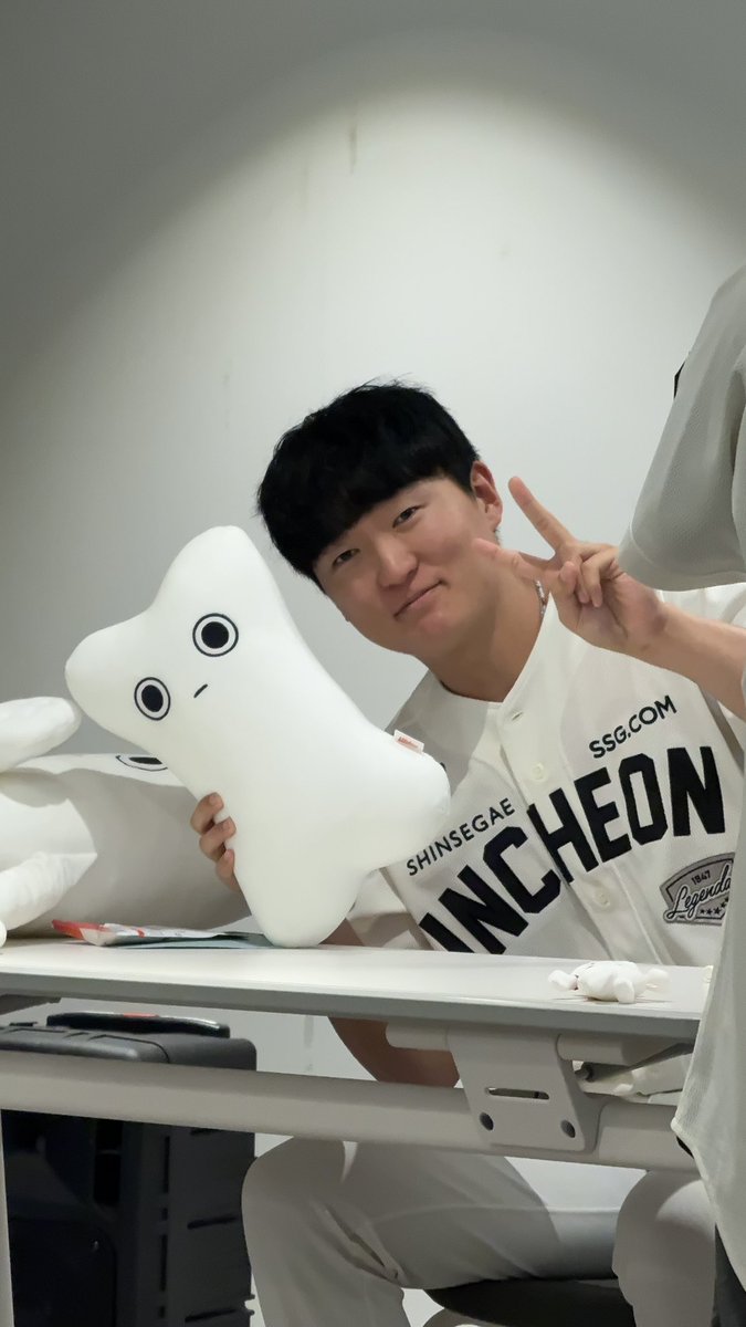 ssgl0ver's tweet photo. 김건우가 너무 많아요 https://t.co/o9HceupeuK