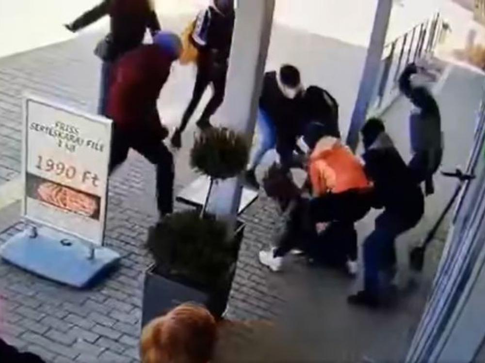 Werwilldas1's tweet photo. @welt Wenn Simeons Haft unmenschlich ist, was war dann der Überfall weswegen er verurteilt wurde? „Menschlich“ Vieleicht mag ja mal einer Bilder von den Opfern posten….. https://t.co/i4LBmdSBff