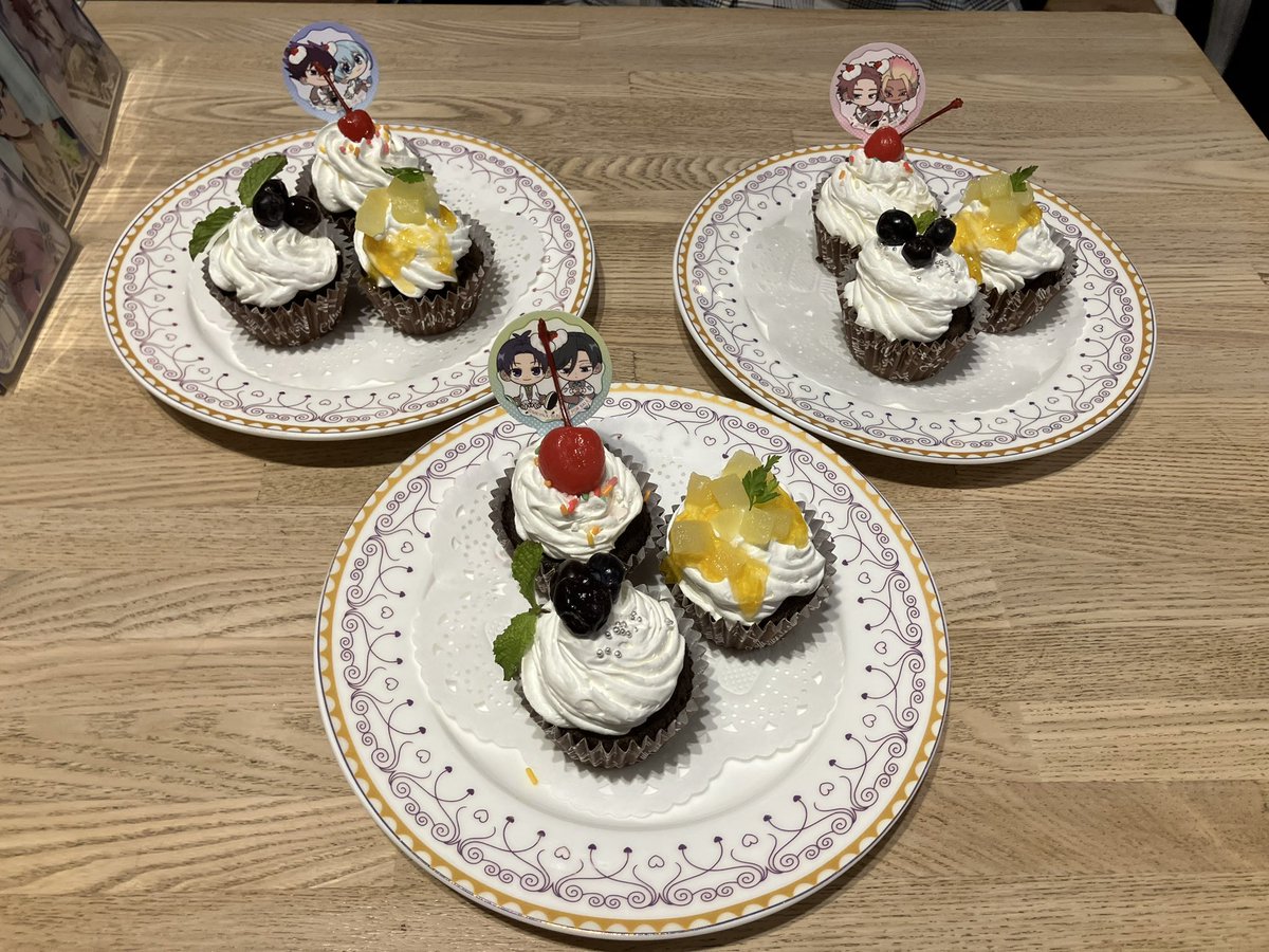blossoms_maple's tweet photo. 今日も行ってきた(*'-'*)ﾉ"

友人の胃袋借りて俺の胃袋は軽傷で済みましたw等身コースターの凪だけ来なかったけど友人に丸投げして募集してもらってるw
特典との異種交換がメインになりそうw

4枚目の缶バッジデコるやつ…名前出てこない🤨
…作った‼️
写真越しだと上手く作れた気がする📸 https://t.co/3vNsNZsyWS