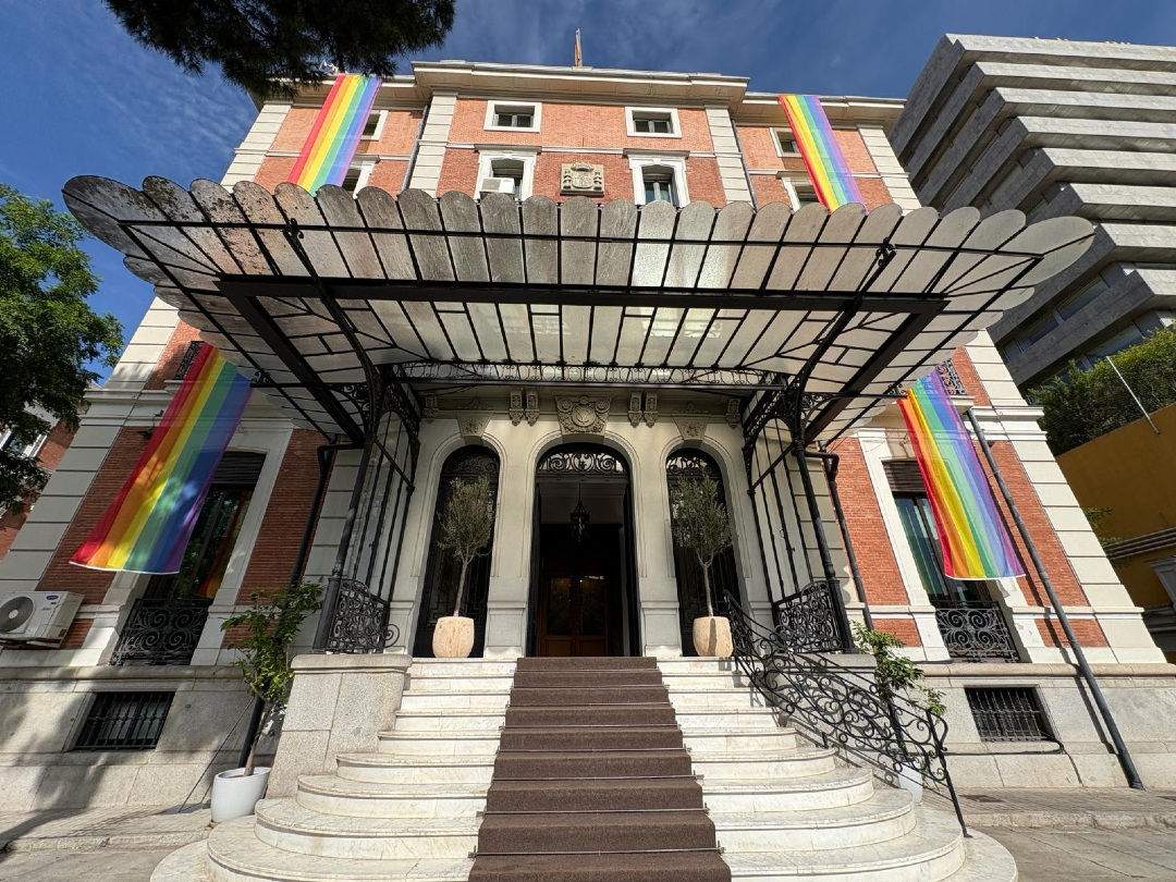 interiorgob's tweet photo. 🏳️‍🌈 En el Día Internacional del Orgullo LGTBI+ reafirmamos nuestro compromiso con una sociedad donde todas las personas puedan vivir con libertad, igualdad y dignidad. 

🤝 Proteger los derechos es construir una sociedad más segura y más justa.

#EspañaOrgullosa #OrgulloLGTBI https://t.co/4E2WsCfG0c