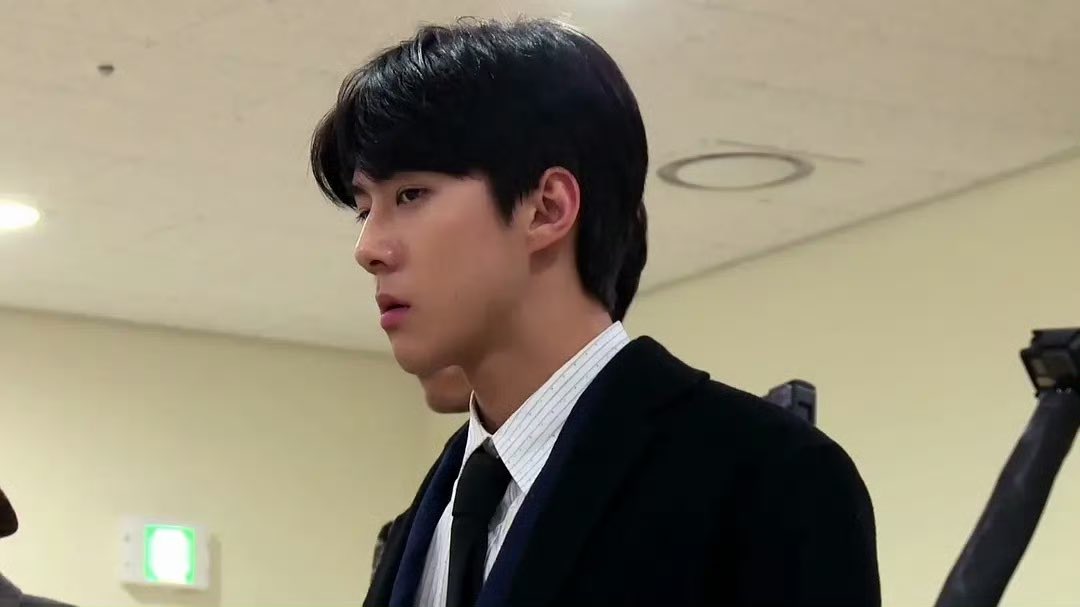 ohus94o1's tweet photo. 오세훈 옆선에는 서사가 있다…소년부터 어른남자까지 다 보임 https://t.co/DBXwRpXWie