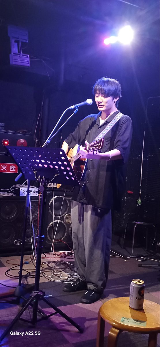 EnokiTetsu69164's tweet photo. 昨日のライブハウス音魂でのライブは本当に楽しかった
楓子さんの応援に出演したアーティストさんとのコラボやえさきけんたさんの音楽仲間のかつやさんの歌も聞けたりと盛り沢山の素晴らしい音楽のひとときでした😀
中島美保さんの2回目の弦きり！力強いギター演奏でした♪

音魂最高です！

#楓子さん https://t.co/9D58GQR9fP
