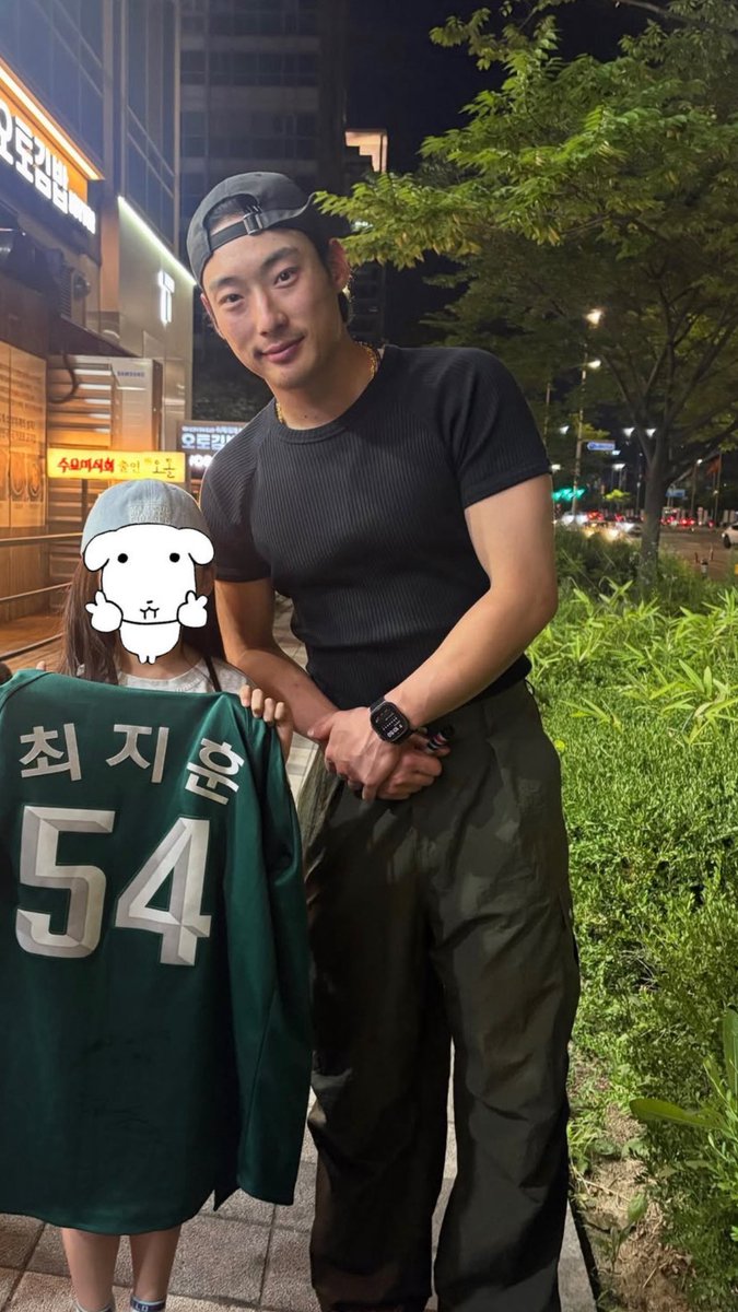 dyuxun's tweet photo. 아기좋아중견수  ◠  ͜  ◠ https://t.co/SXeJnmngxq