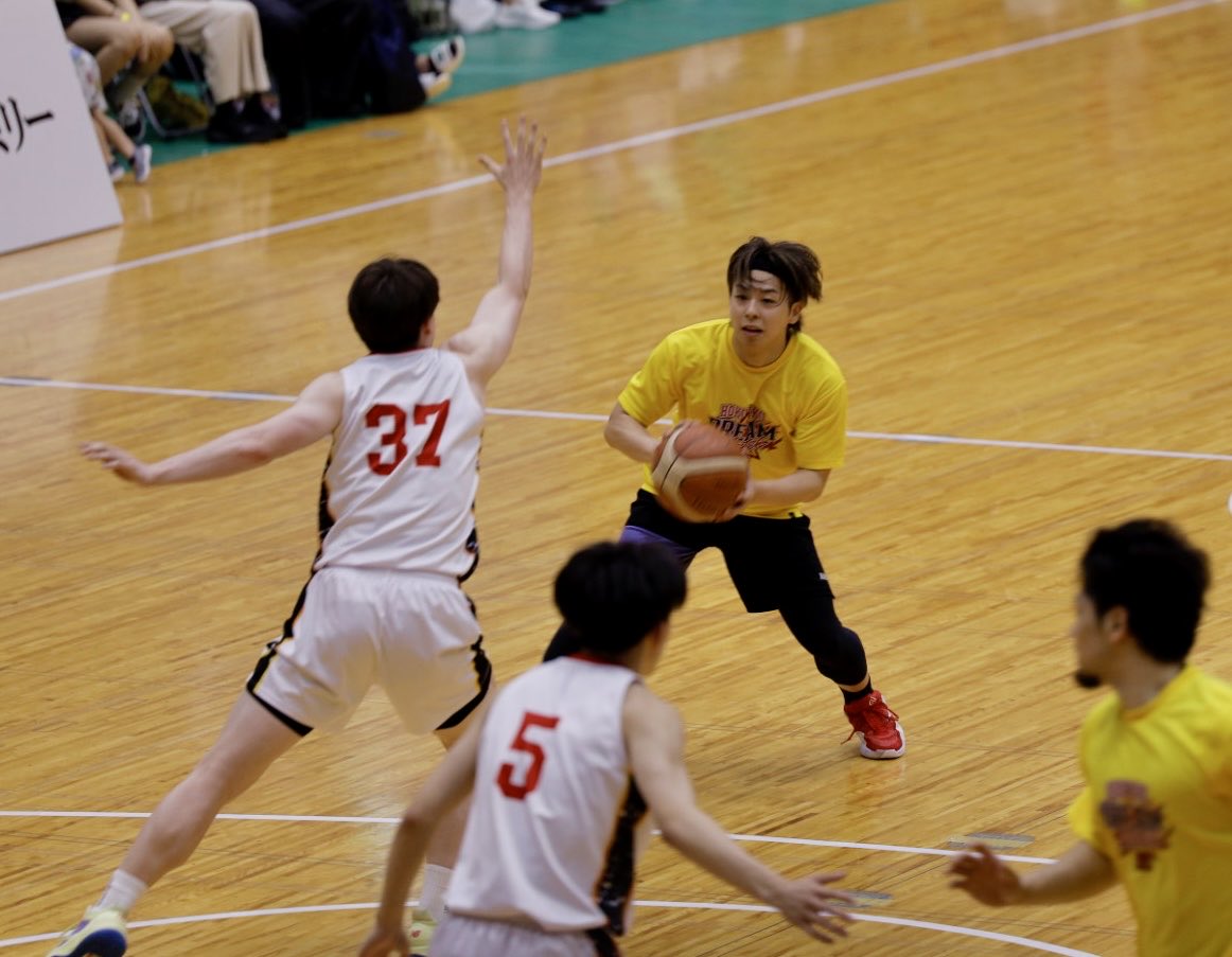 bwshakooshi's tweet photo. しゅんしゅんがカッコ良���ぎたPart2🫶

1on1からの〜
スリーっ‼️🏀

#北陸DREAMMATCH 
＃松山駿
＃北陸高校バスケ部
＃越谷アルファーズ https://t.co/1qDG3WQwtL