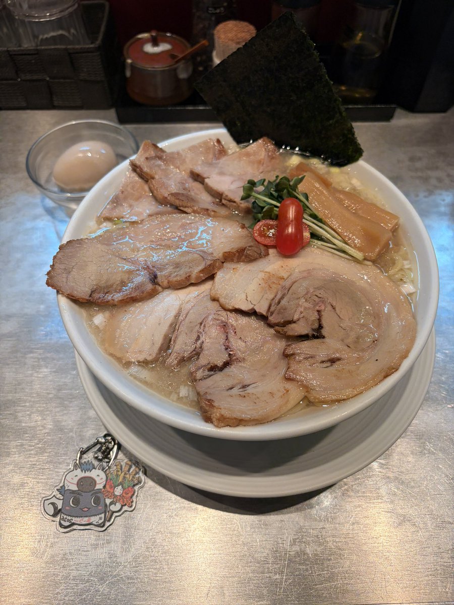 GINGA2019's tweet photo. 人形町「麺やまらぁ」さんの特盛り塩らぁ麺ロースとバラ乗せ✨✨

全ての素材がベストマッチで私にとって日本一おいしいラーメンです☆彡

本日も美味しいらぁ麺✨✨ごちそうさまでした(^^)

#人形町 #ラーメン #美味しい #日本一 #ごちそうさまでした https://t.co/RFk6WBVCLz