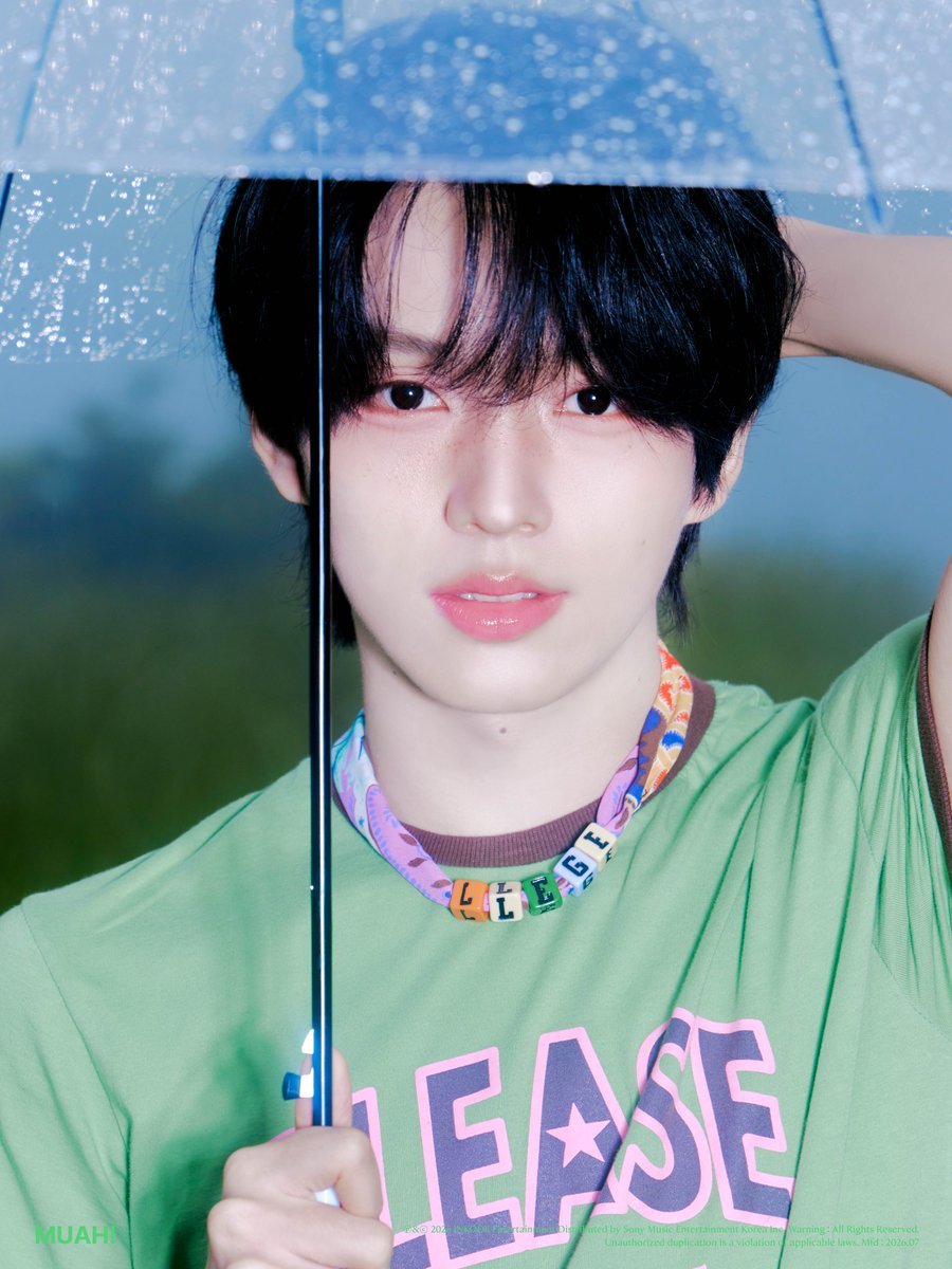 Jilnyu's tweet photo. MUAH! Looking like I just lost a fight against the rain but somehow won the cool contest anyway. Who’s coming with me? https://t.co/rEicyaAwp3