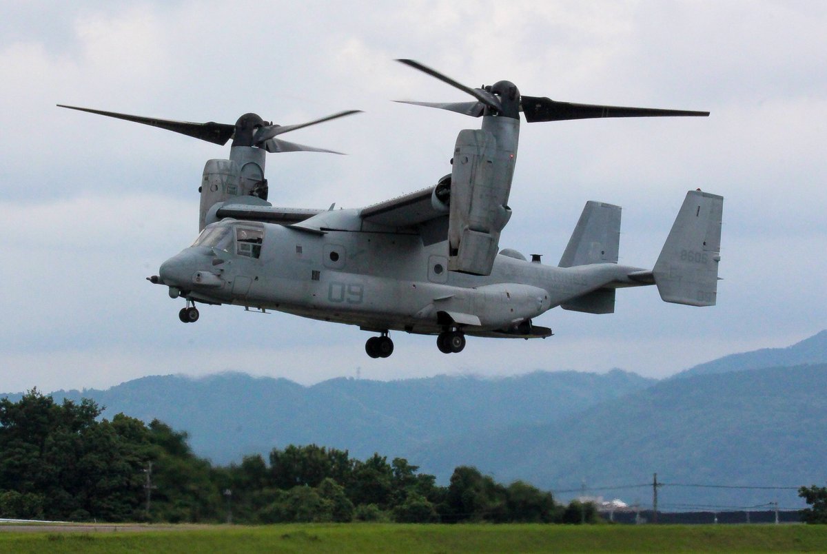 maugotuya88's tweet photo. まだまだ物足りないゼっ😤‼️
#ResoluteDragon26
#KC130J #SuperHercules
#MV22B #Osprey
#CH53E #SuperStallion https://t.co/7SpxUQGvHl