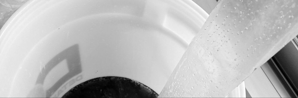 kyojack_Q's tweet photo. 業者に頼んでエアコンの水洗いしてもらいました。ヤバすぎる

「みせられないよ！」 https://t.co/EXyJg8NeZr