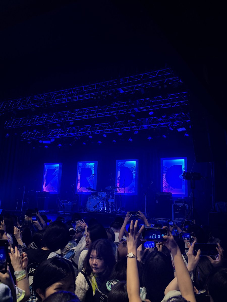 Fukase3_'s tweet photo. Home Party Tour 2026-RAINVENT-

フレデリックのライブを会社の先輩と観に行ってきた〜

序盤からいい曲ばっかりやった…初っ端から愛の迷惑は痺れるね…
CYNICALTURE回収できて大喜び…ふしだらフラミンゴへの繋ぎも最高！！

マイクで遊んだ後は誕プレをダイブさせる隆司さんがおもろすぎた笑 https://t.co/Jt022mfX4S