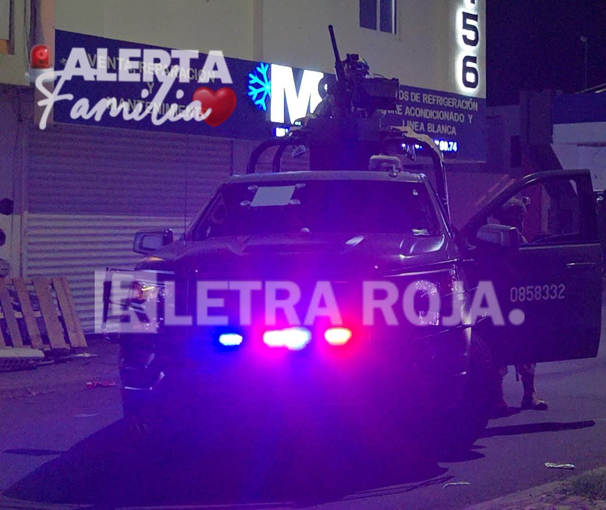 ContactoRevist's tweet photo. 🚨 José Guadalupe, de 38 años de edad, fue privado de la libertad la noche de este sábado en el fraccionamiento Perisur, al sur de Culiacán.

De acuerdo con los reportes, al menos tres hombres armados que viajaban en un Nissan Versa color plata lo interceptaron cuando convivía con un familiar y se lo llevaron con rumbo a la sindicatura de Costa Rica.

Hasta el momento, la víctima no ha sido localizada.