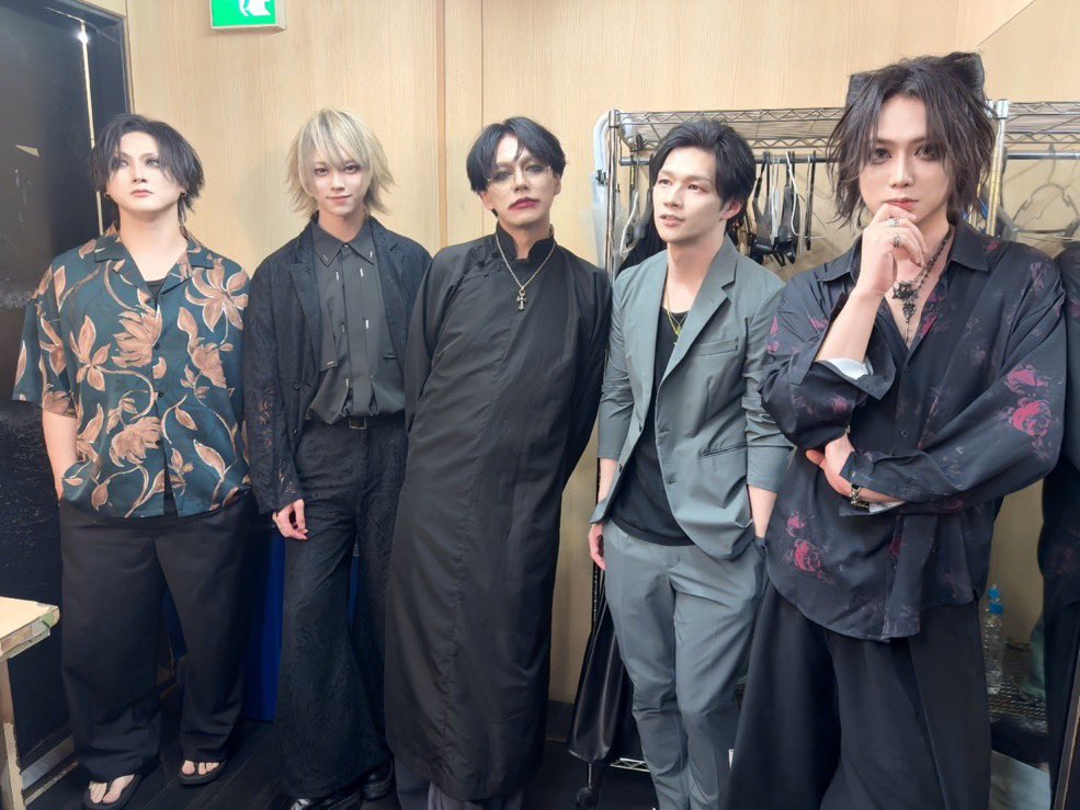 kaerutomisekake's tweet photo. 2026.6.27 #pochi. #蛾と蝶 #MAMA. #夜光蟲
ぽちプレ「※注意、噛みます」
@池袋EDGE
全バントみたいの集大成🐸嬉
新体制新曲の声がCDでしか聞けない人だったらどうしようって不安は打ち消さ��たので7/3名古屋に行くことになったよ✌️MAMA.も楽しかった🐸ギャ男な1面も見れました https://t.co/KJxM9lbyyX