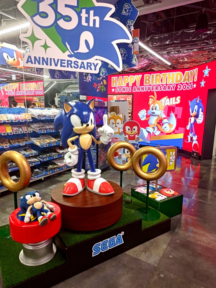 judy_totoya's tweet photo. エディオン横浜西口本店。
ソニック35th仕様になってた。
相変わらずこの店のソニック推しは凄いな。
https://t.co/Uo2ihfIHGX https://t.co/HkRraawPOq