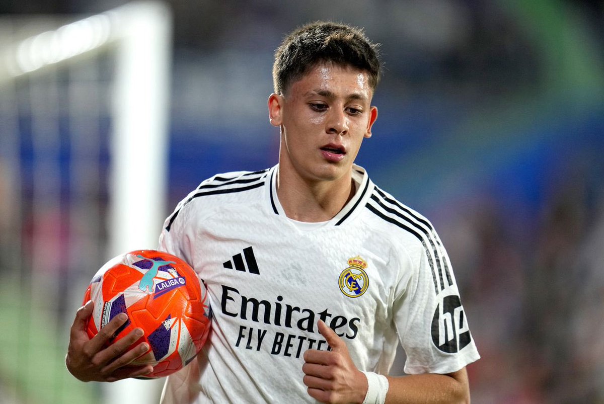 VilretM's tweet photo. 🎙️📢Jose Mourinho explaining how he intends to fit Jude Bellingham and Arda Guler  in the lineup after Bellinghams performance yesterday:

🎙️"People talk as if I have to choose between Jude Bellingham and Arda Güler. I don't see it that way. The challenge isn't fitting one of them into the team, it's building a team that allows both to decide matches. Jude gives you power, intensity and leadership. Arda gives you imagination, control and the final pass. If you have two players of that quality, you don't sacrifice one for the other. You make the system work for both."
