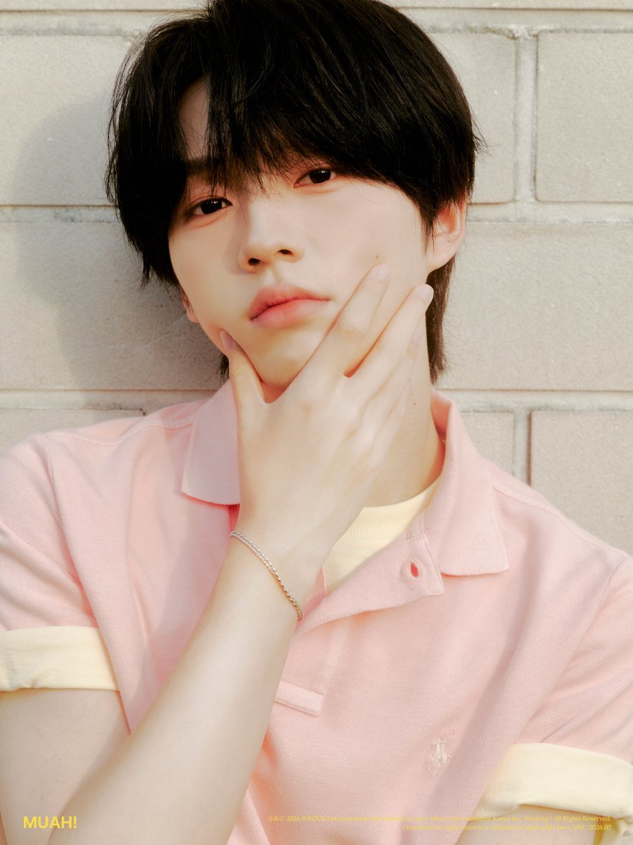 Jilnyu's tweet photo. Decided to wear pink because it makes everything look a little sweeter. 🩷 https://t.co/eTrGxFWrVX