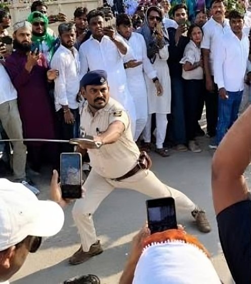 Muslim_ITCell's tweet photo. Being Muslim isn't easy in India.

Muslim Daroga Mustakim Khan shows skills in Muharram Tazia → SP orders inquiry &amp; lines him up.  

Gada in Rath Yatra, massaging Kanwariya's feet, showering flowers from helicopter → Zero action.

One rule for Muslims, another for Hindus. https://t.co/dQ8dmb8F3v