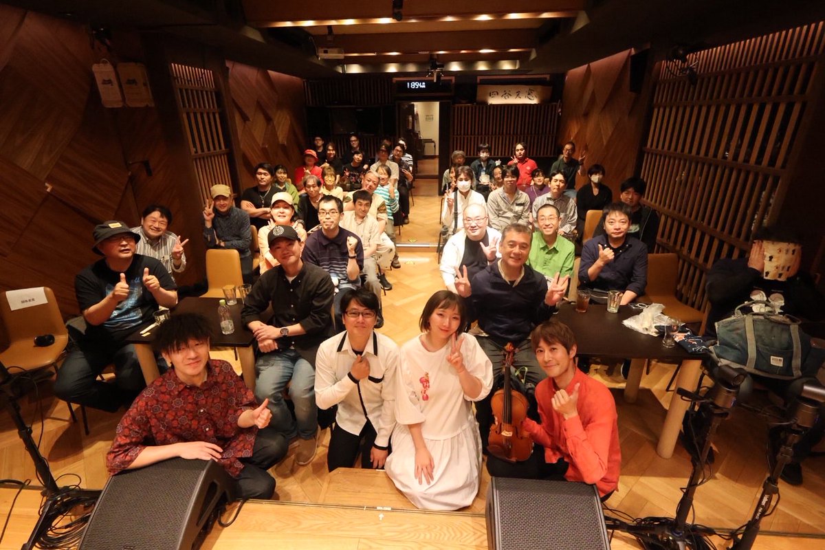 tuzurizukuri's tweet photo. 皆様、ご来場、配信で私達の音楽を聴いてくださり、ありがとうございました！！
楽しかったけれど、毎回の事ながらあっという間に終わってしまいました…💦
まだまだ音楽をやらなきゃな…！！
まだまだ、精進していきますよ🐰🐥⸒⸒
 
また！
次のワンマンライブで会いましょう！！
／ツヅリ・ヅクリ https://t.co/N0PXMuRuQr