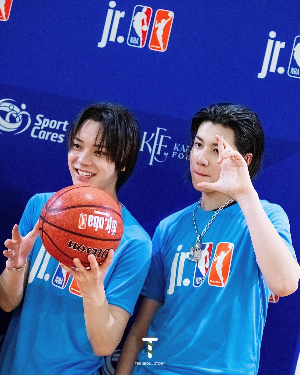 theseoulstory's tweet photo. 📸 We hit the court early with LNGSHOT (@LNGSHOT4sho) and Jeremy Lin for Jr. NBA / Jr. WNBA Youth Clinics today! 🏀 Are you ready for NBA Rising Stars Invitational Finals? 😍

More HD photos here 👉 https://t.co/p2Y7t2HxRw

#LNGSHOT #JeremyLin #NBA #NBARisingStarsInvitational26 https://t.co/ZiDwzhu7F8