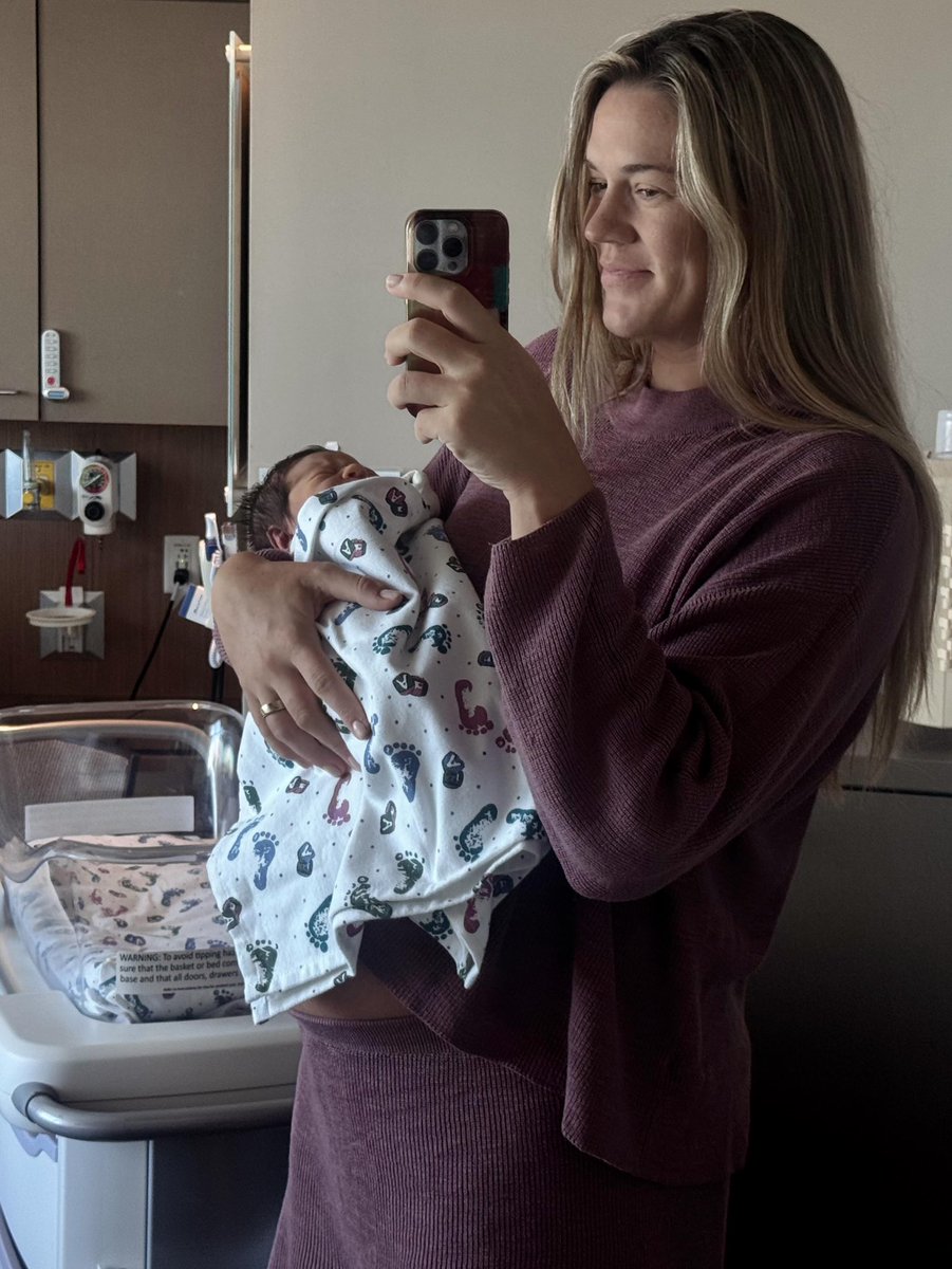 Bababibibibi555's tweet photo. Welcome, Baby Charlie to the new world!😍💖👶🏻 https://t.co/EfwhHuGm1L