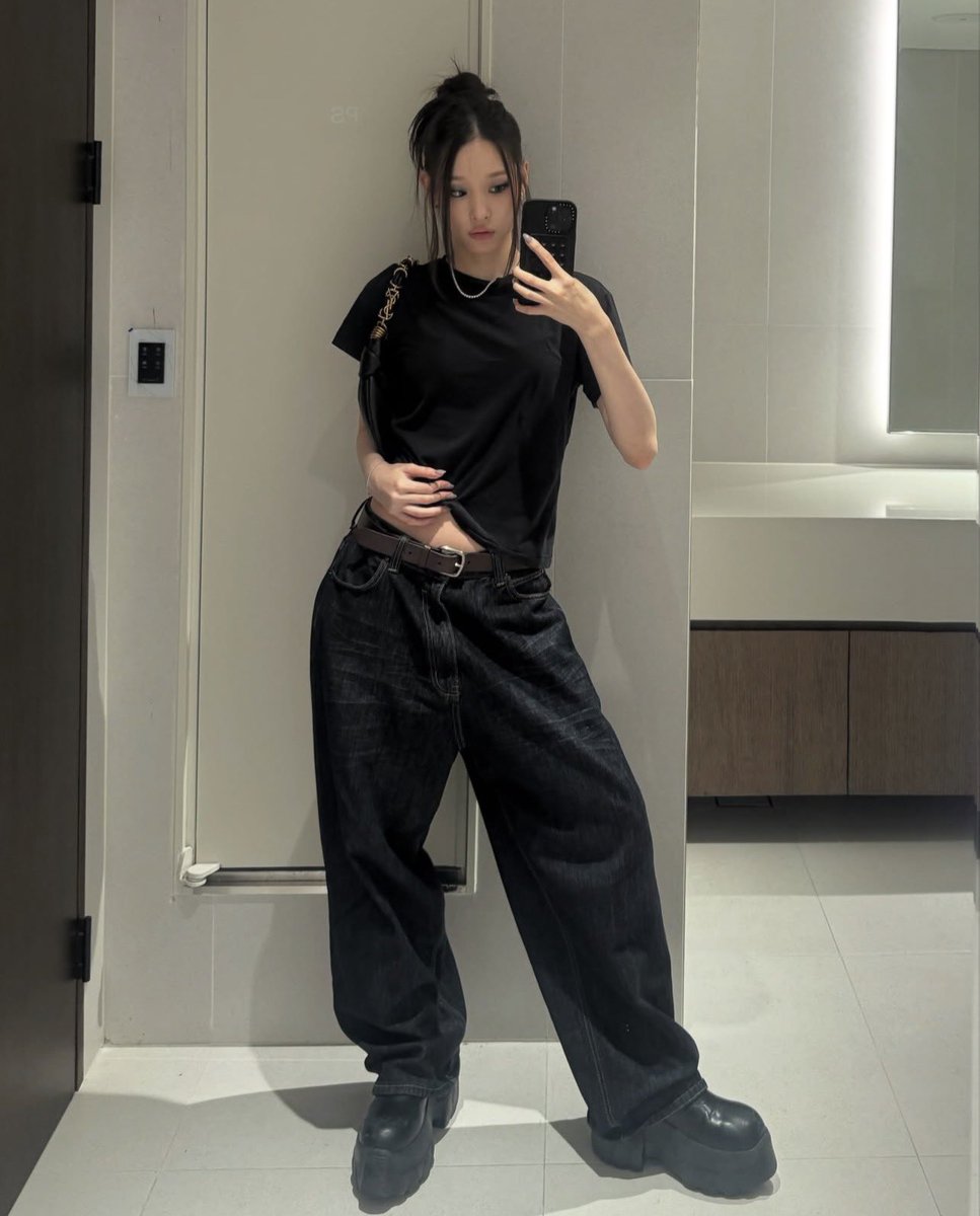 annierated's tweet photo. ANNIE instagram update https://t.co/n1tcwAI6q6
