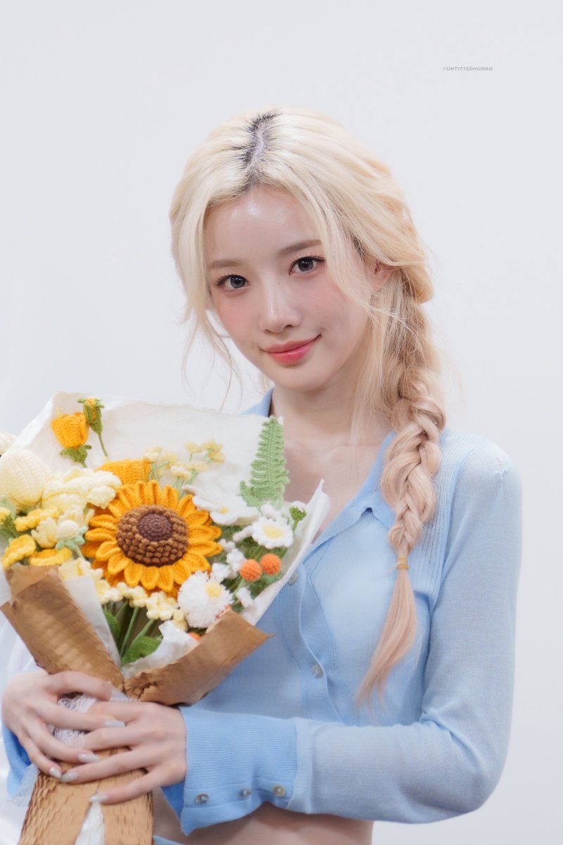 untit1edhuman's tweet photo. 260626 🌻

#트리플에스 #tripleS 
#김유연 #유연 #YooYeon https://t.co/QWwfpnKrQa