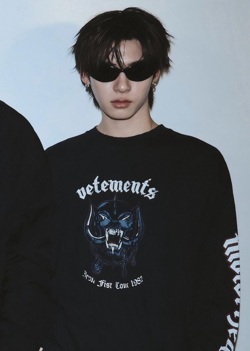 withyouwerebear's tweet photo. แว่นดำเขาหล่อวะ https://t.co/QdydjUC9ue