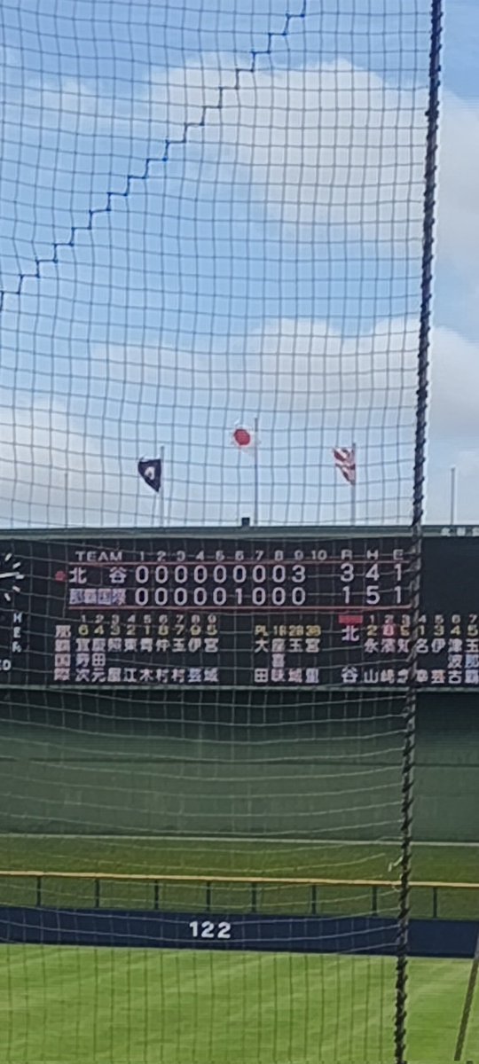 takayasu34's tweet photo. 母校・北谷高校、公式大会では2021年春季大会以来となる4年ぶりのベスト16入り！0-1から、フォアボールをきっかけに流れをつかみ、9回表に3-1へ一気に逆転。そのまま逃げ切る素晴らしい試合でした。
次戦は美来工科。格上相手に胸を借りるつもりで、思い切って挑戦してほしい。
がんばれ、#北谷高校！ https://t.co/UAOLxqQxVU