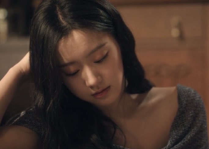 atcinemeral's tweet photo. i’d gladly spend a decade yearning for her LOOK AT HER GORGEOUS FACE https://t.co/KHtX4hPSWZ