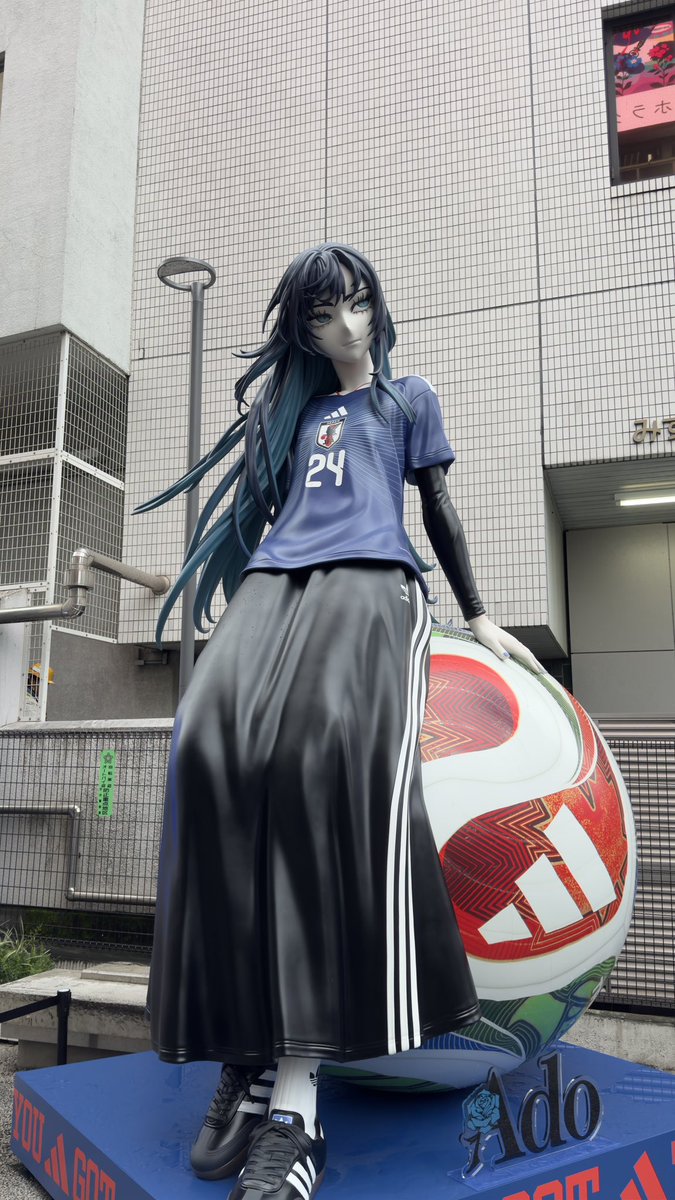 nabiruworks's tweet photo. When in Shibuya gotta say hi to the lord and savior Ado https://t.co/xhtjw9TmCY